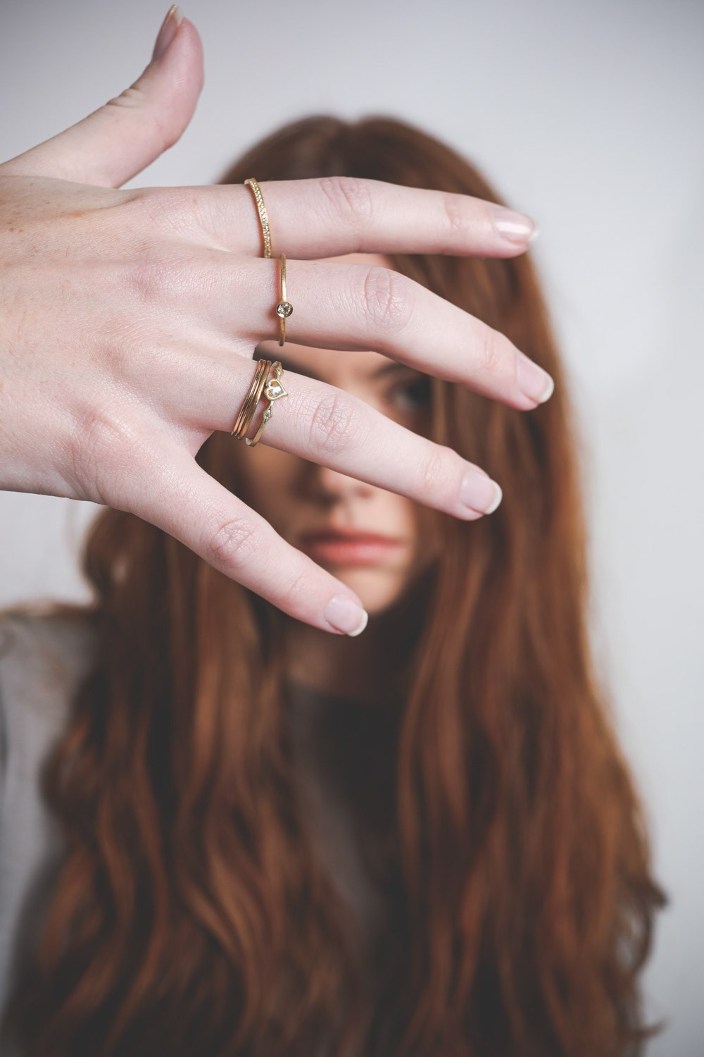 Feidt Bague Solitaire – Or Jaune 9k et Saphir Blanc