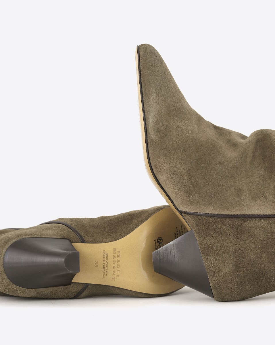 Boots Dalby Isabel Marant en cuir suédé bronze. Détail des semelles en cuir.