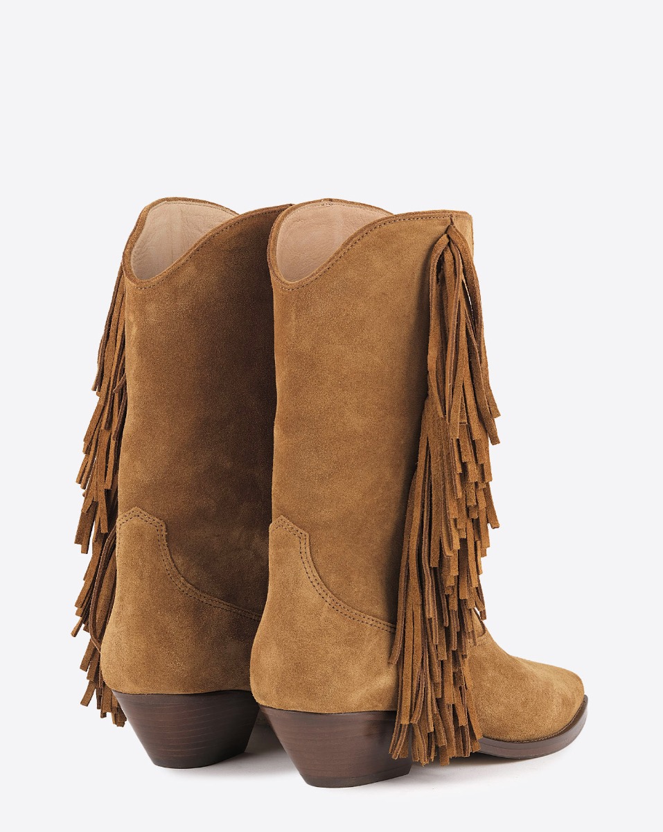 Bottes courtes Duerto Isabel Marant en cuir suédé cognac à franges. Dos.