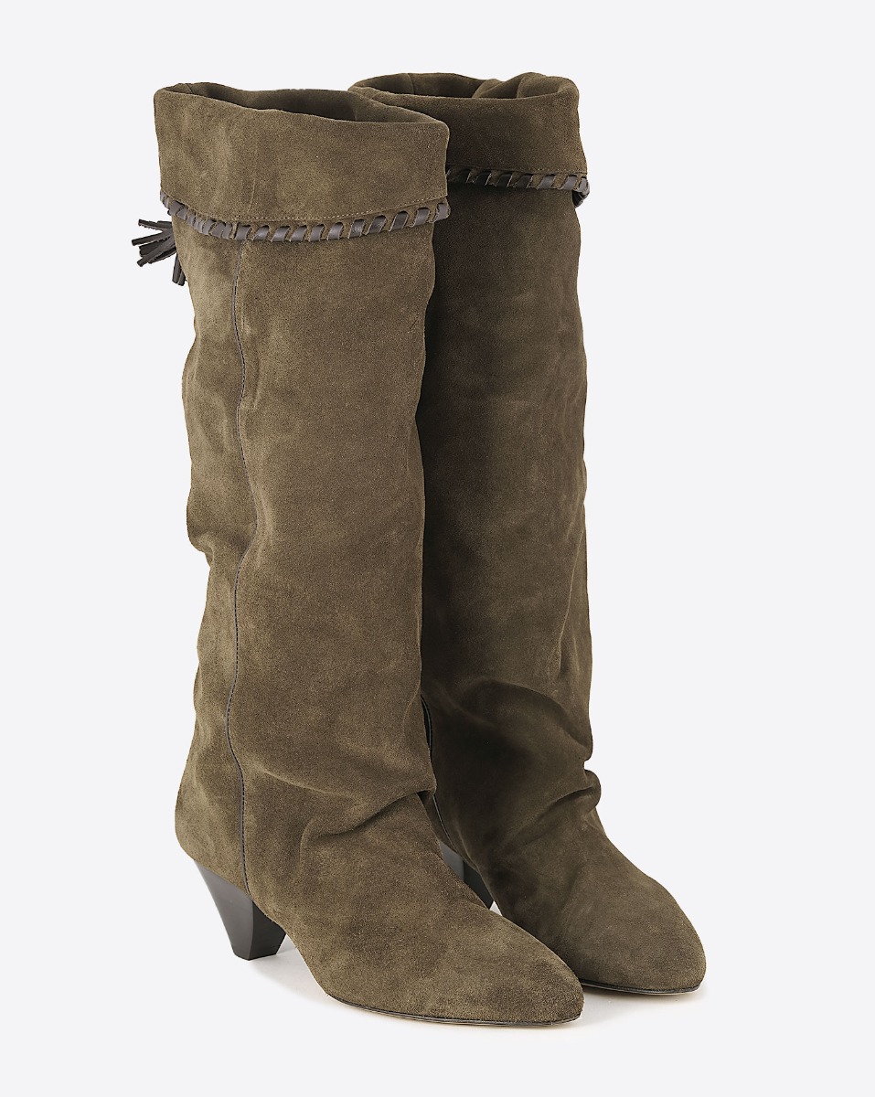 Bottes Elita Isabel Marant en cuir suédé bronze. Détail du petit talon conique. 