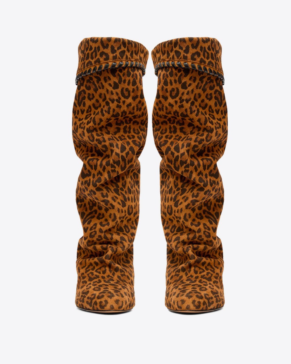 Bottes Elita Isabel Marant en cuir suédé drapé imprimé léopard. Face.