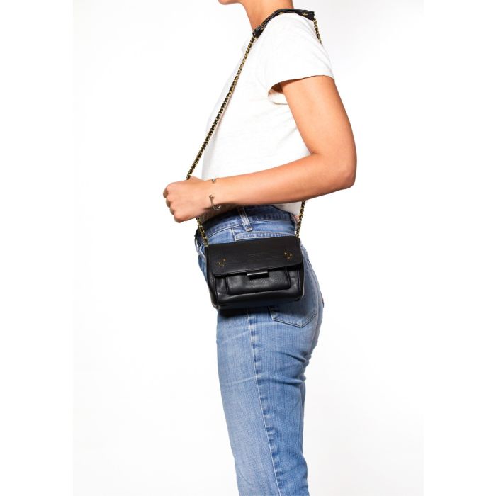 Mini-sac Lulu S veau noir brass Jérôme Dreyfuss. Porté épaule profil. 