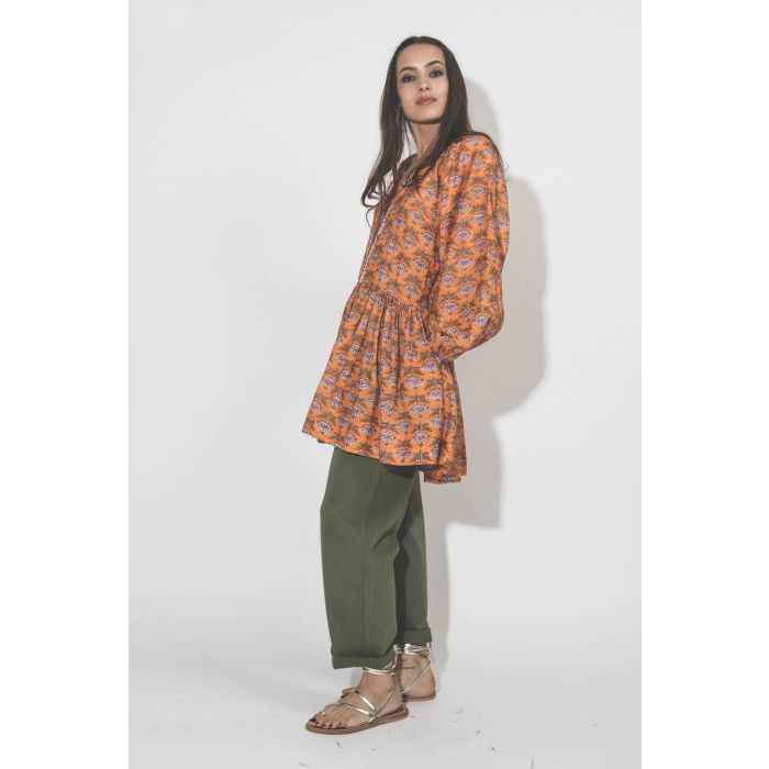 Robe courte manches longues en coton imprimé fleurs orange Sula Alix of Bohemain. 