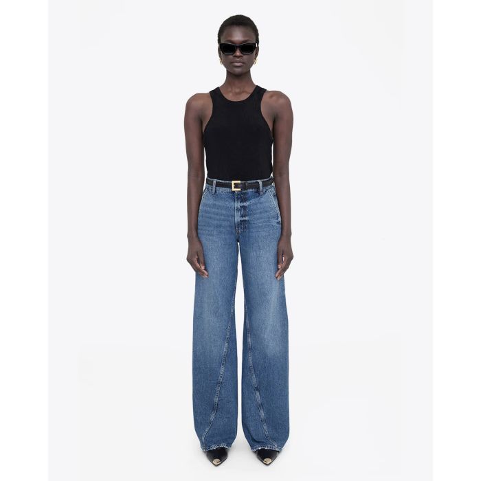 Jean taille haute jambes larges en denim bleu foncé Briley Anine Bing. Porté de face.