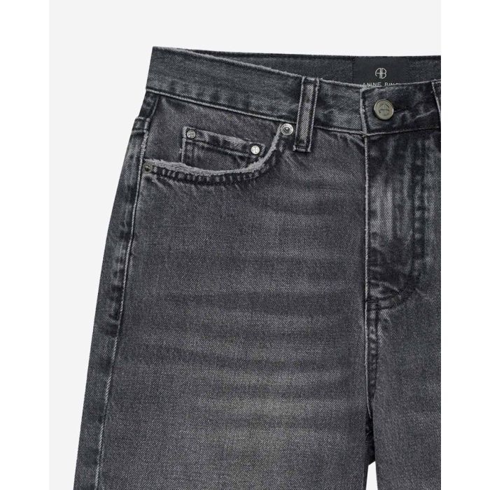 Jean Bruno Anine Bing de denim gris foncé Washed Smoke Grey. Détail des boutons et des rivets en métal argenté.