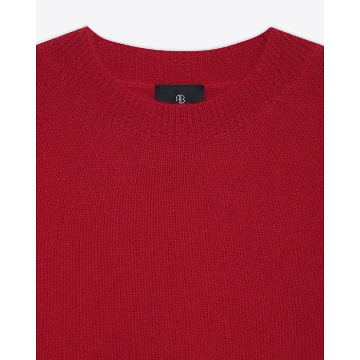 Pull en cachemire rouge col rond Lee Crew Anine Bing. Détail du col rond bord côte. 