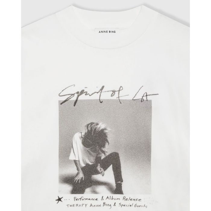 Tee-shirt ivoire Ashton Spirit Anine Bing. Manches courtes blanc sérigraphie pochette de l'album "Therapy" d'Anine Bing sur le devant. Détail de la sérigraphie.