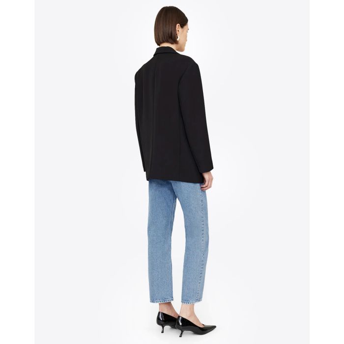 Veste noire classique en laine froide Quinn Anine Bing. Porté de dos.