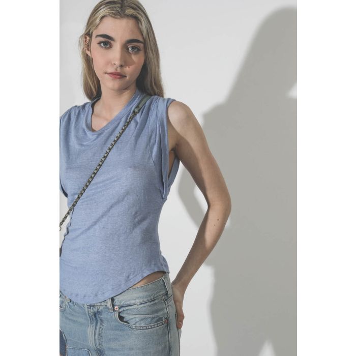 Tee-shirt en lin bleu ciel Kotty Isabel Marant Etoile. Porté face.