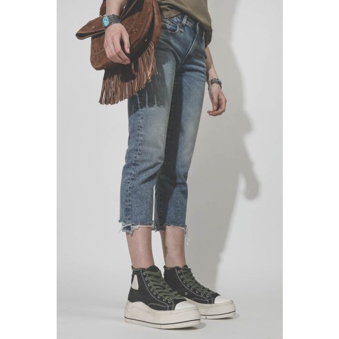 Sneakers femme compensées en toile noire lacet kaki Kurt sneaker R13. Gros plan. 