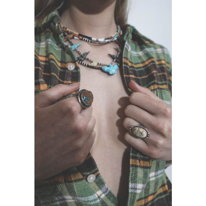 Bague chevalière en argent et turquoise Boulder cream Harpo Paris. 
