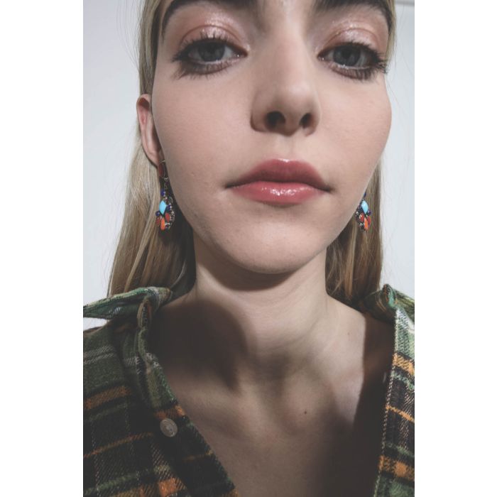 Boucles d'oreilles en argent corail et turquoise Harpo Paris. Détail.