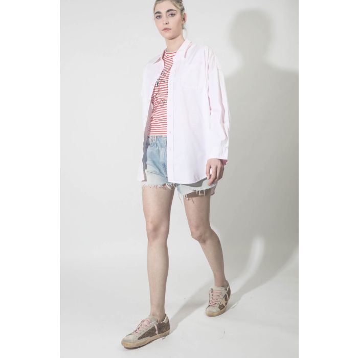 Short en jean bleu ciel déchiré Brooke short Jink Denimist. Porté profil.