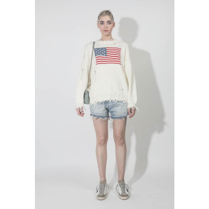 Pull écru drapeau américain maille trouée Flag Sweater Denimist. Porté face.