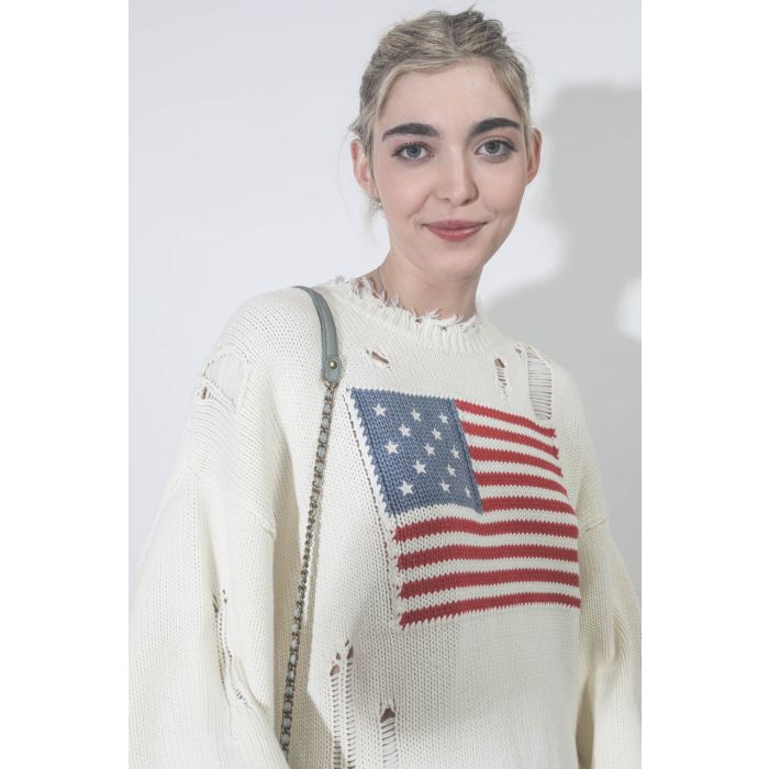 Pull écru drapeau américain maille trouée Flag Sweater Denimist. Détail.