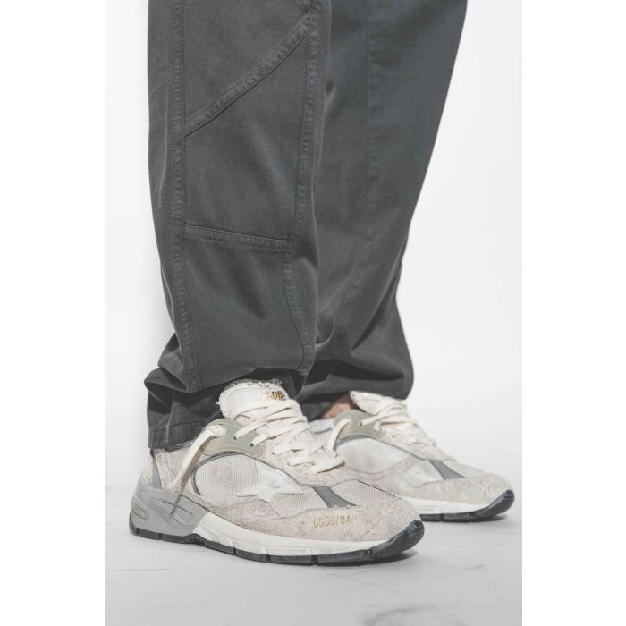 Baskets Running Dad blanche étoile en cuir lisse blanc Golden Goose femme. Porté de profil.