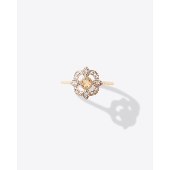 Bague en or jaune et argent pavée de diamants dans un style ancien Bettina Pascale Monvoisin. Face.