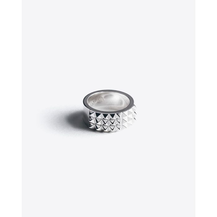 Bague pointes en argent Mikuta. Vue de profil. Signature gravée Mikuta à l'intérieur de la bague.