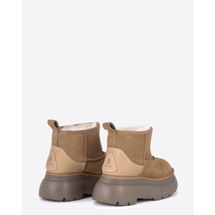 Boots en peau de mouton retournée camel Chunky R13. Arrière.