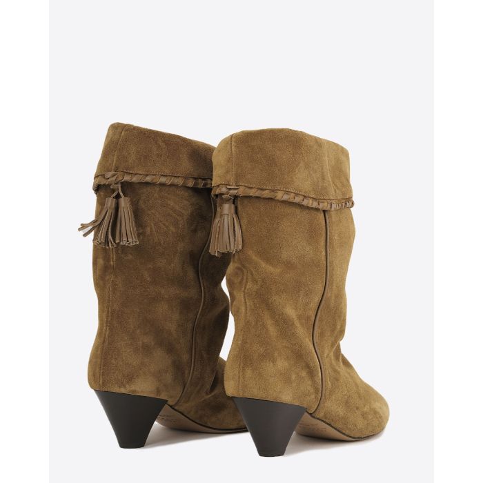 Boots Dalby Isabel Marant en cuir suédé drapé cognac. Dos détail des pompons.