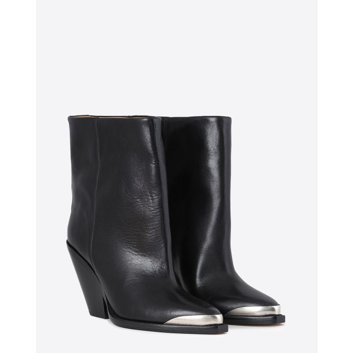 Boots à talon Isabel Marant en cuir noir. Vue face.