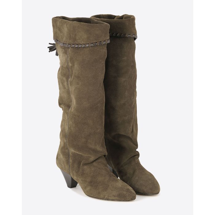 Bottes Elita Isabel Marant en cuir suédé bronze. Détail du petit talon conique. 