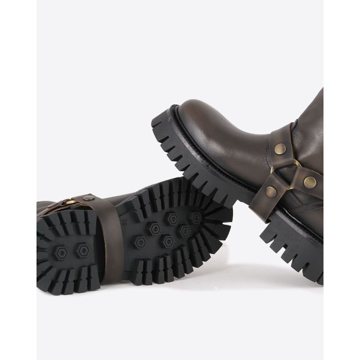 Bottes Kurt Chunky Golden Goose femme en cuir marron vieilli. Détail de la semelle.