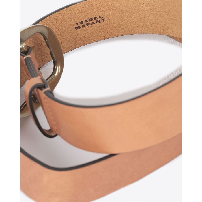 Ceinture Dana Isabel Marant en cuir cognac avec boucle dorée. Détails. 
