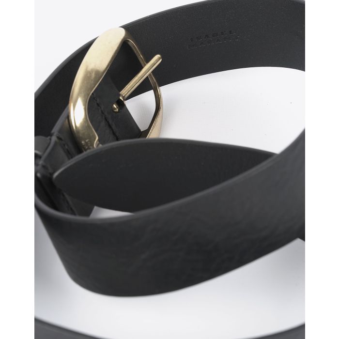 Ceinture Dara Isabel Marant en cuir noir avec bouclé métal doré. Détails. 