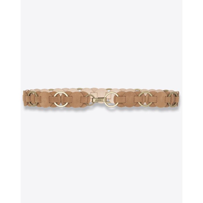 Ceinture Lota Isabel Marant en cuir suédé cognac avec des anneaux. Détail de la fermeture.