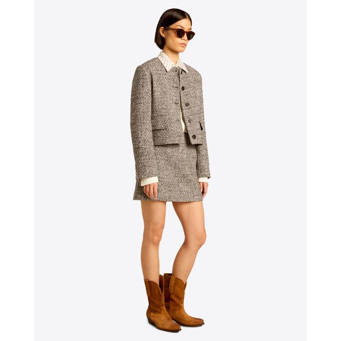 Chemise en popeline de coton blanc col jacquard brodé Golden Goose. Porté sous une veste courte.