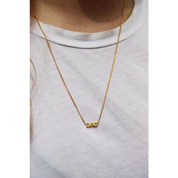 Collier chaine Dad Maria Black en or. 