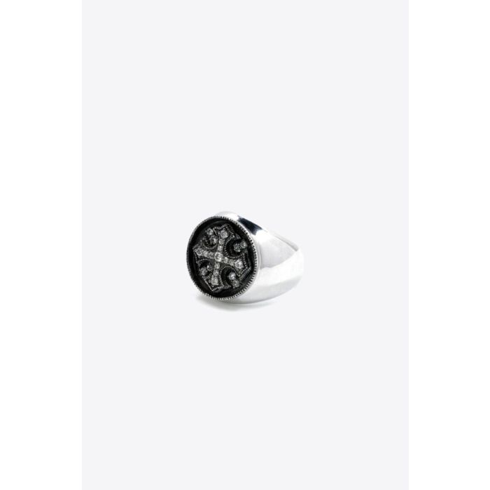 Bague chevalière De Jaegher en argent noirci et diamants. Vue de face.