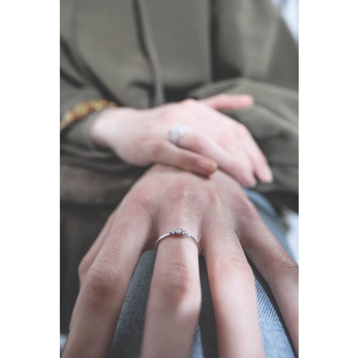 Bague fine en argent et diamant Sunny Bubble De Jaegher. 