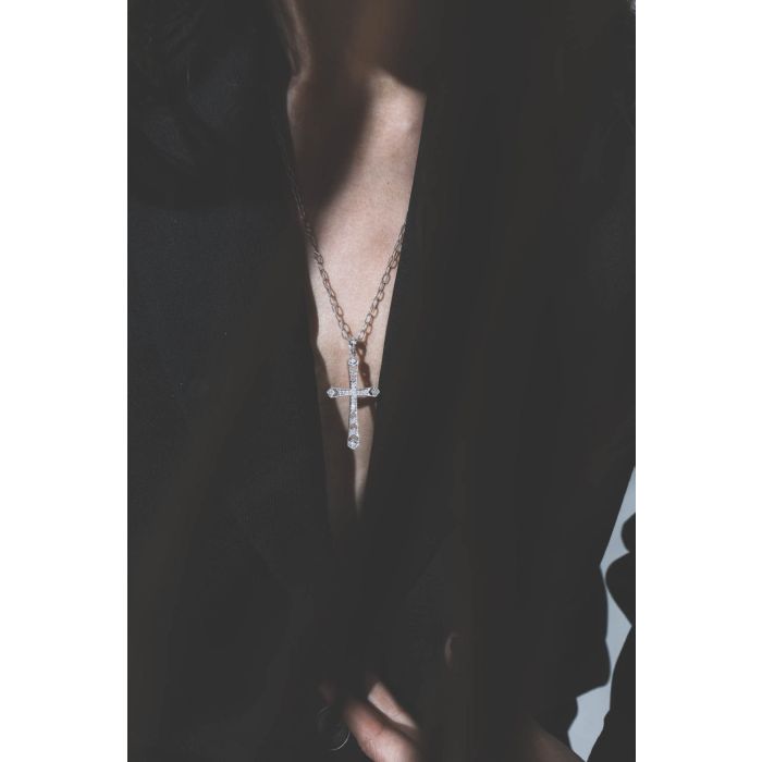Pendentif croix en argent et diamants blancs Seven De Jaegher. 