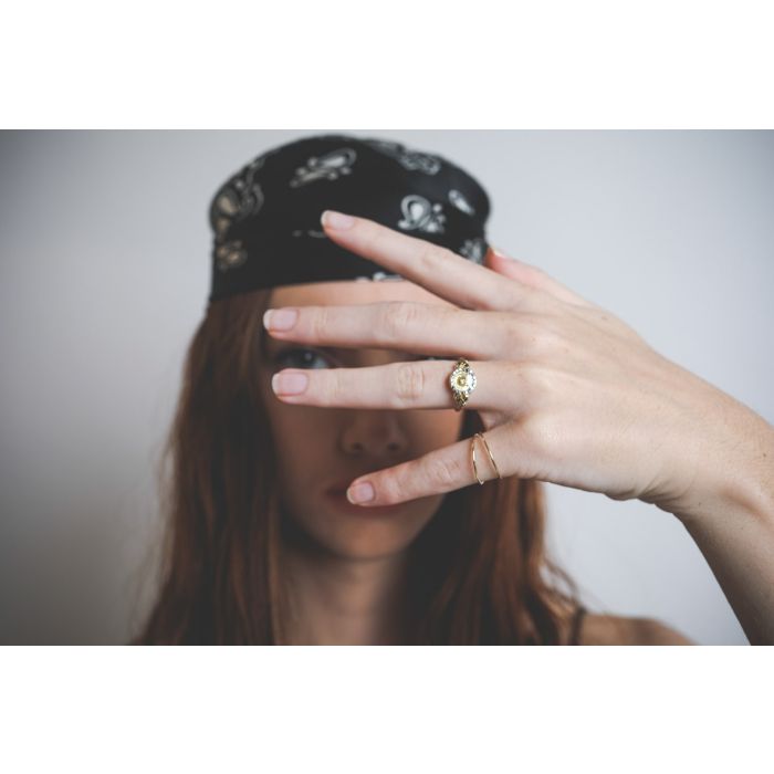 Feidt Bague Madone Médaille Ronde – Or jaune 9k et Saphir Gris
