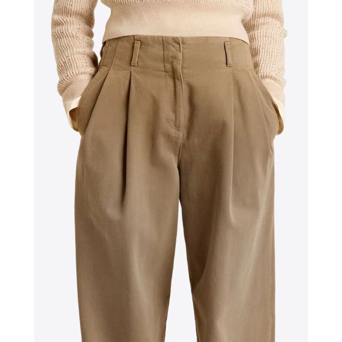 Pantalon Flavia Golden Goose Femme en coton kaki. Détail des pinces.