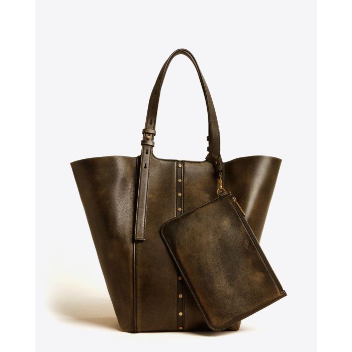 Sac 24/7 nord sud Golden Goose en cuir usé noir bandoulière réglable. Porté main ou épaule. Vue de face avec les côtés ouverts et la pochette.