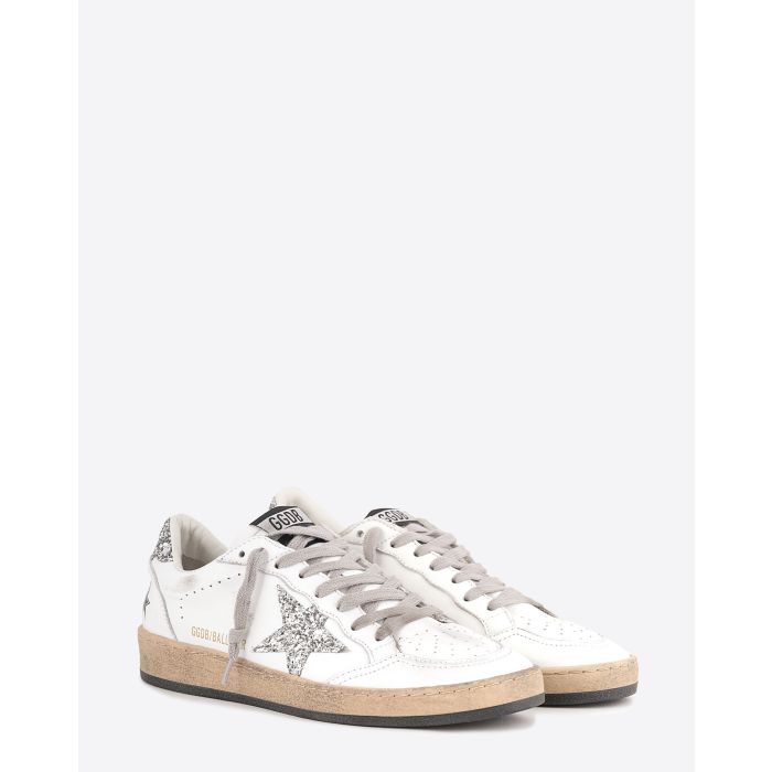 Sneakers en cuir blanc étoile et arrière à paillettes argentées Ball Star Golden Goose femme. Face.