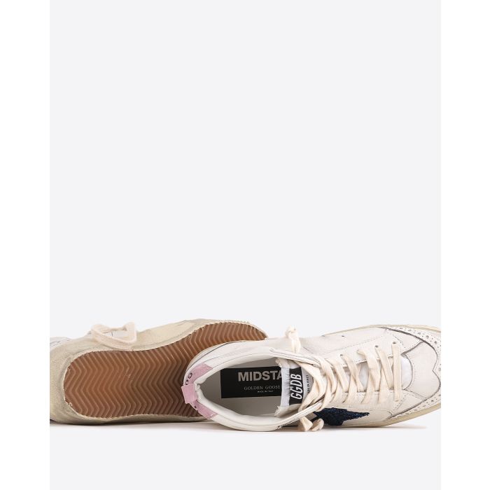 Sneakers Mid Star Golden Goose femme en cuir blanc étoile à paillettes bleues arrière rose. Détail de la semelle.