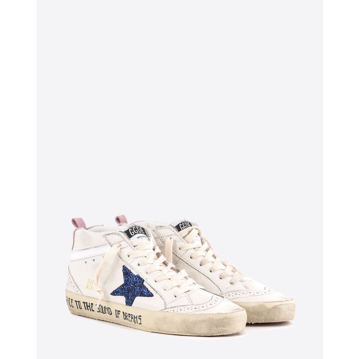 Sneakers Mid Star Golden Goose femme en cuir blanc étoile à paillettes bleues arrière rose. Face.