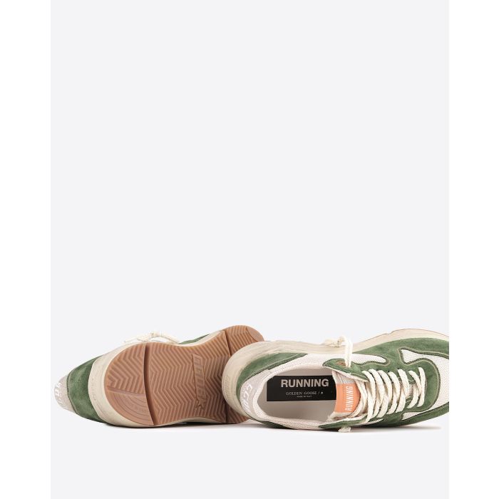 Sneakers running Sole Golden Goose femme résille crème et cuir suédé vert étoile en cuir lamé doré. Détail dessous de la semelle.
