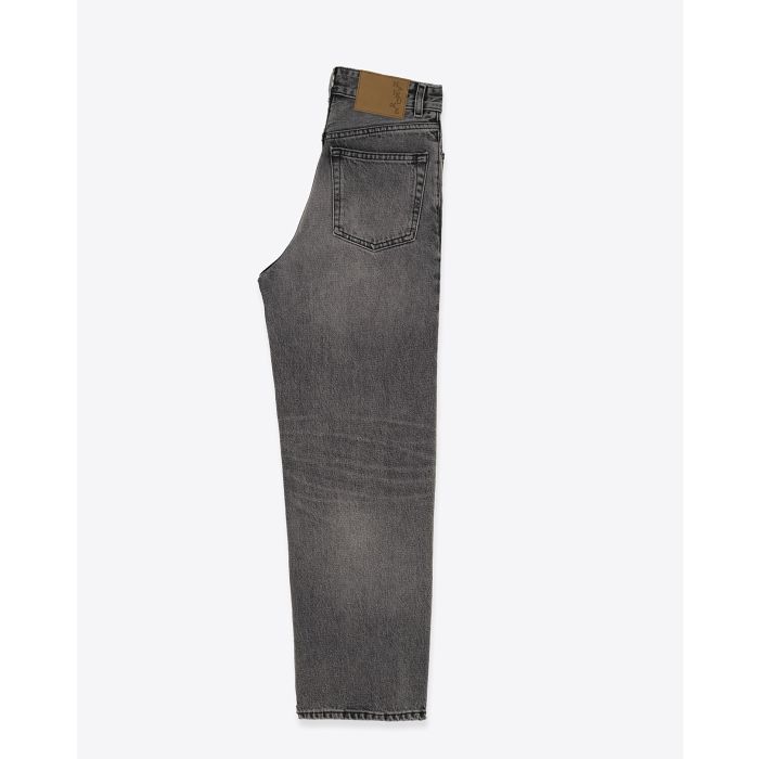 Jean Betty Haikure délavage gris Flanel forme droite, large et courte. Profil.