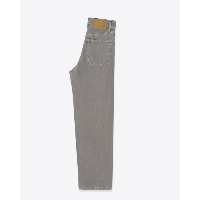 Jean droit Betty Haikure en toile grise délavage Lead Grey. Profil.