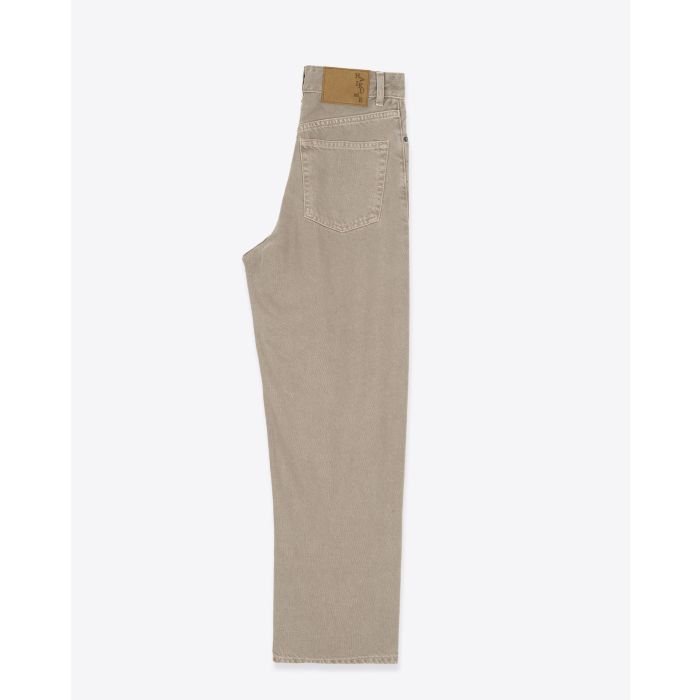 Jean droit et large Betty Haikure en toile beige. Profil.