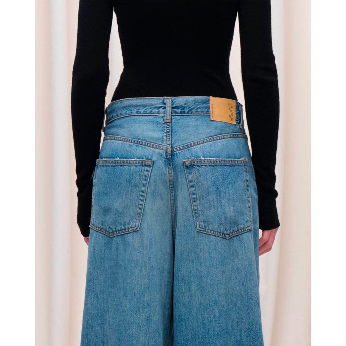 Jean Candy denim Haikure délavage Blue Tencel. Détail des poches arrières.
