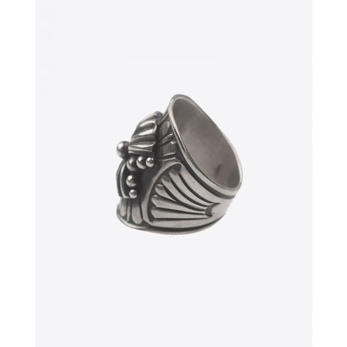 Bague esprit chevalière en argent ciselé et noirci BAAGM Harpo Paris. Bijou Navajo. Pièce unique taille 54. Profil.