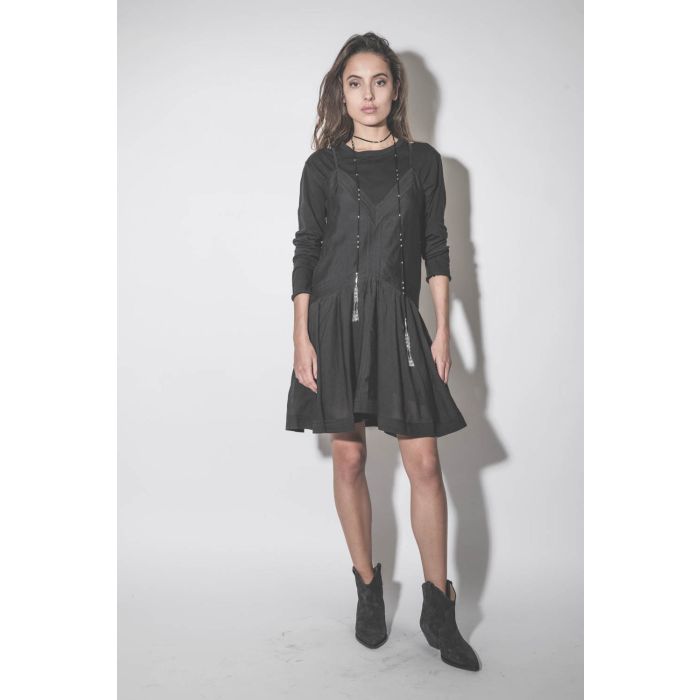 Boots en cuir suédé noir délavé Dewina Isabel Marant. Porté de face. 