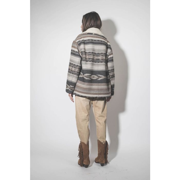 Bottes en cuir suédé marron forme santiag avec des franges sur les côtés Duerto Isabel Marant. Porté de dos. 