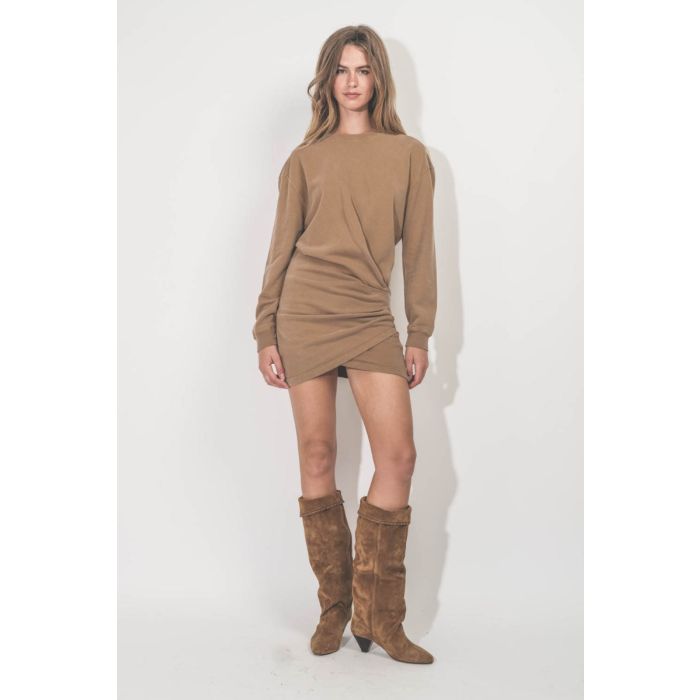 Bottes Elita Isabel Marant en cuir suédé drapé cognac, portées de face et profil.